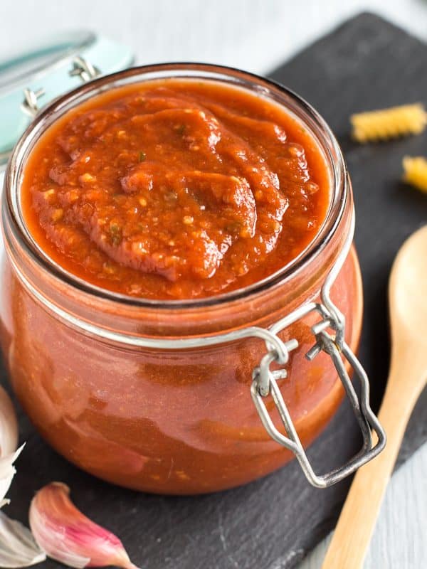 Slow Cooker Tomato Sauce – Easy Cheesy Vegetarian