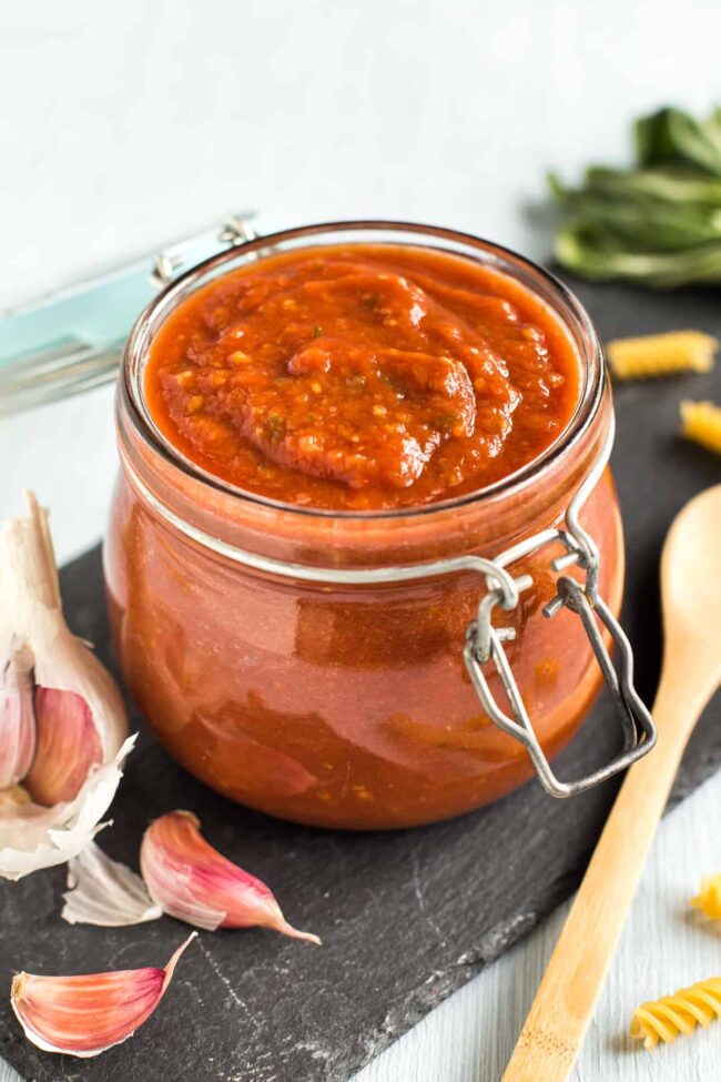 Slow Cooker Tomato Sauce - Easy Cheesy Vegetarian