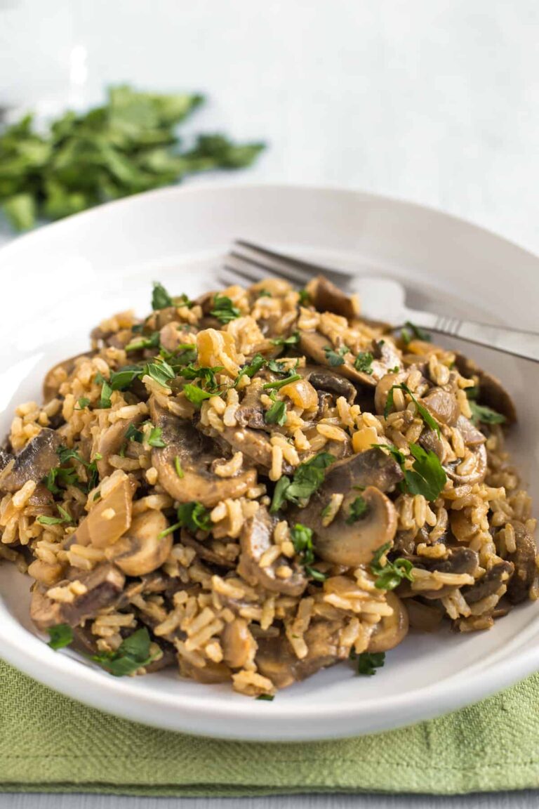 15 Minute Mushroom Stroganoff - Easy Cheesy Vegetarian