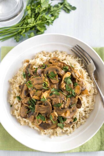 15 Minute Mushroom Stroganoff - Easy Cheesy Vegetarian