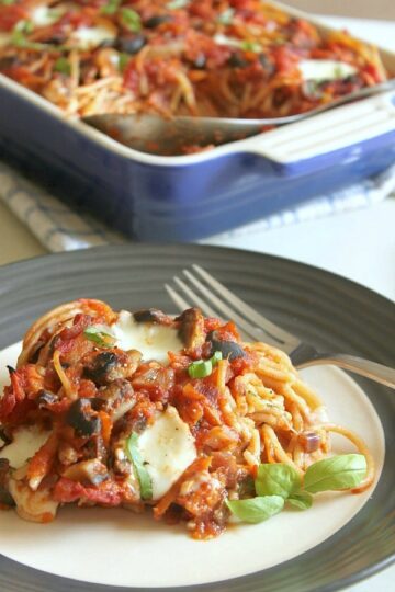 Spaghetti and meatballs casserole - Easy Cheesy Vegetarian