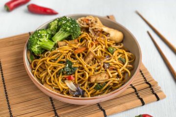 Veggie Chow Mein - Easy Cheesy Vegetarian