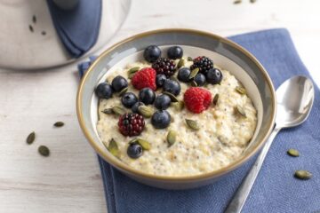 Superfood porridge (with quinoa, chia and flax) - Easy Cheesy Vegetarian