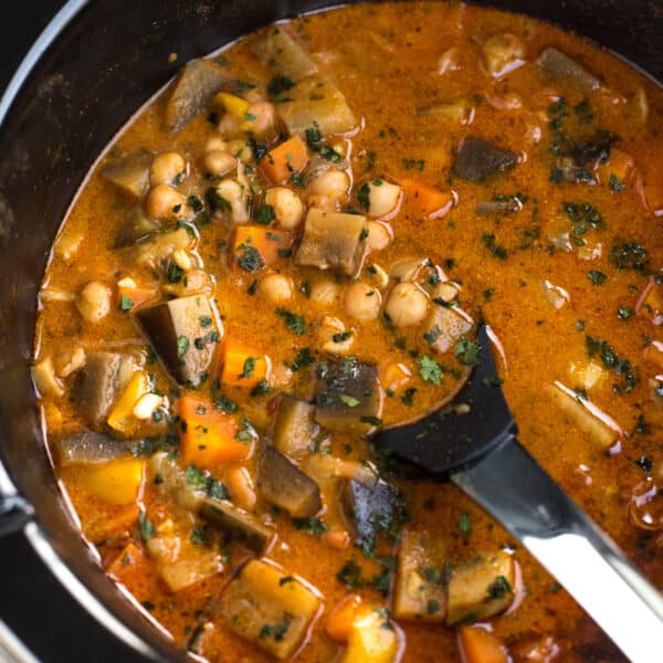 Slow Cooker Coconut Chickpea Curry - Easy Cheesy Vegetarian