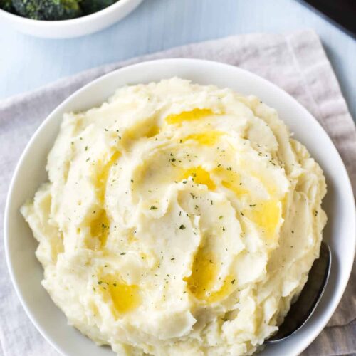 https://www.easycheesyvegetarian.com/wp-content/uploads/2020/07/How-to-make-perfect-mashed-potatoes-9-500x500.jpg