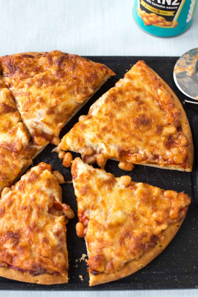 Baked bean pizza – Easy Cheesy Vegetarian