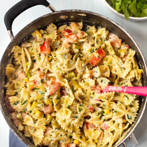 15 Minute Creamy Pasta Primavera - Easy Cheesy Vegetarian