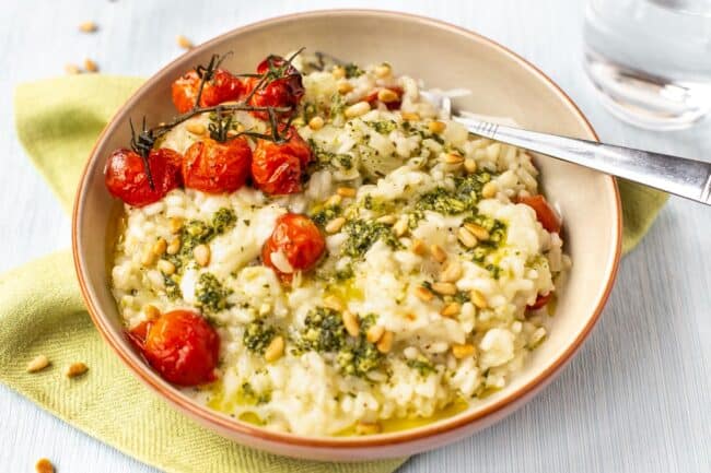 Caprese Risotto (Tomato, Mozzarella and Basil) - Easy Cheesy Vegetarian