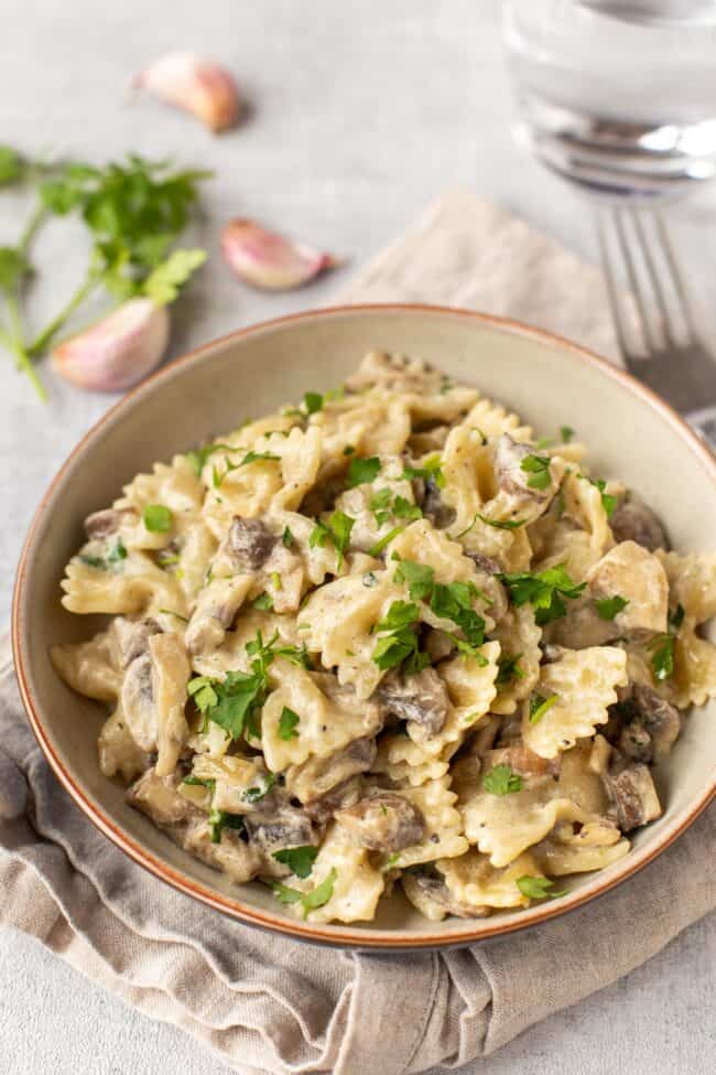 Creamy Mushroom and White Wine Pasta Sauce - Easy Cheesy Vegetarian